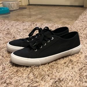 Black old navy shoes